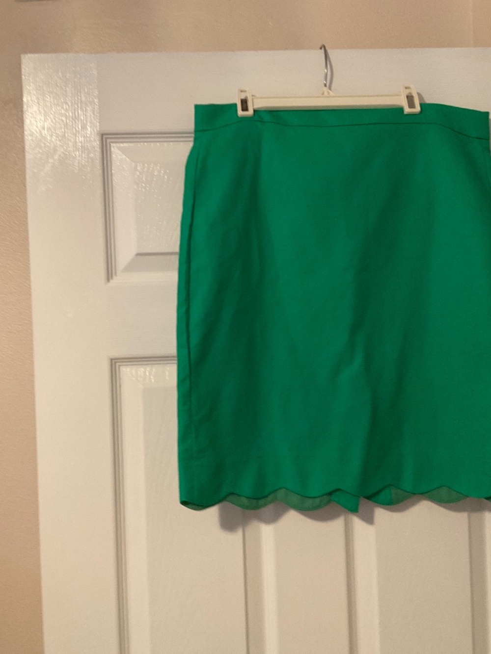 Ladies size 6 Kelly green J Crew pencil skirt with scalloped hem